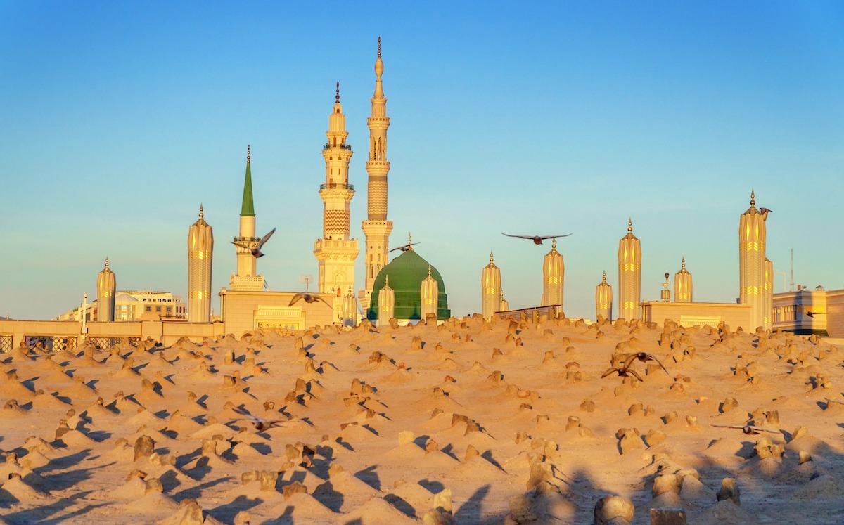 Pilgrims near Jannat al-Baqi